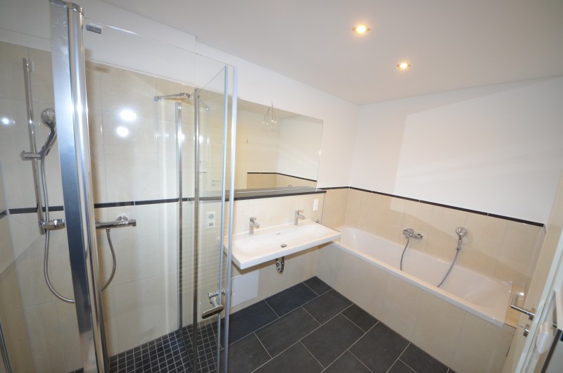 Traumhafter Neubau mit Fußbodenheizung und Loggia ! - Foto 1