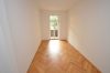 Hochwertig sanierte Altbauwohnung mit Balkon und Parkettfußboden ! - Zimmer 2