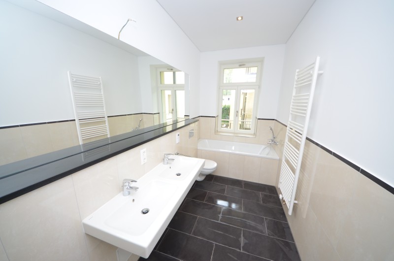 Sanierte 4-Zimmerwohnung im denkmalgeschützten Objekt mit Fußbodenheizung und Parkett ! - Photo 3