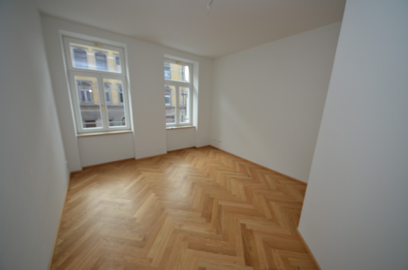 Sanierte 4-Zimmerwohnung im denkmalgeschützten Objekt mit Fußbodenheizung und Parkett ! - Photo 4