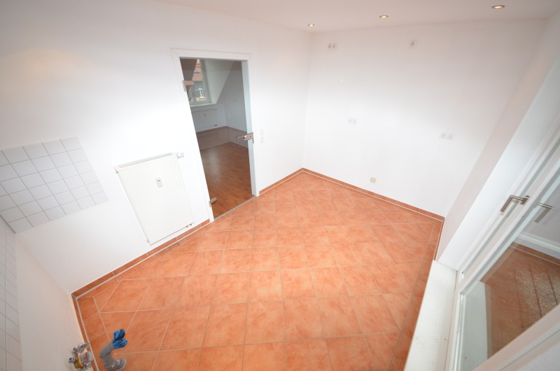 Gemütliche Dachgeschosswohnung mit Loggia in Leipzig-Lößnig ! - Photo 5