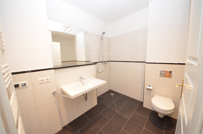 Sanierte 2-Zimmer-Wohnung mit Balkon und Parkettboden in Lindenau ! - Foto 3