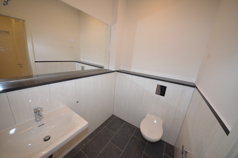 Wunderschöner Neubau im Süden! Dachgeschoss-3-Zimmerwohnung mit Loggia ! - Foto 5