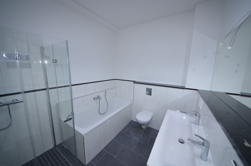 Wunderschöner Neubau im Süden! Dachgeschoss-3-Zimmerwohnung mit Loggia ! - Foto 3