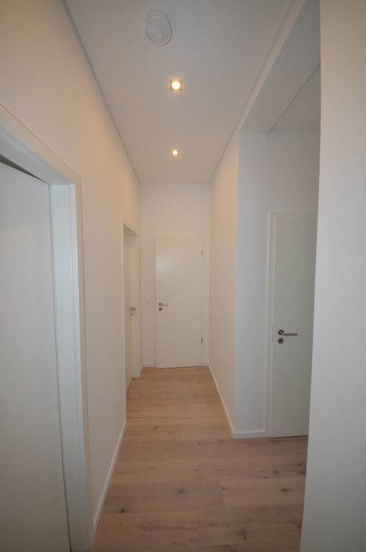 Wunderschöner Neubau im Süden! Dachgeschoss-3-Zimmerwohnung mit Loggia ! - Foto 4