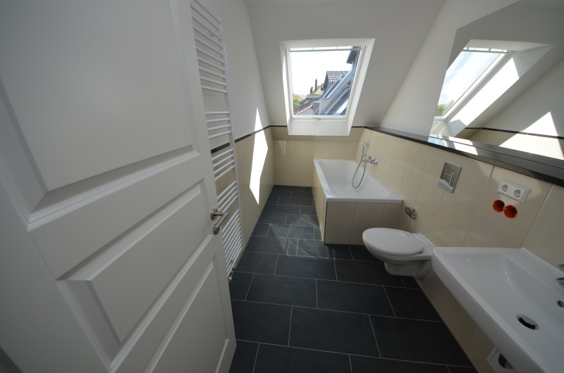 Hochwertig sanierte 4-Zimmerwohnung mit Parkett und Fußbodenheizung ! - Foto 1