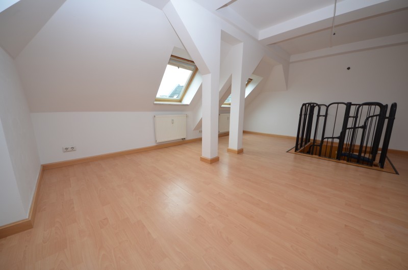 Helle, freundliche 3-Zimmer-Maisonette-Wohnung mit Laminatfußboden! - Photo 4