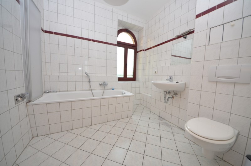 Helle, freundliche 3-Zimmer-Maisonette-Wohnung mit Laminatfußboden! - Photo 2