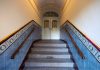 Hochwertig sanierte 3-Zimmer-Wohnung mit Fußbodenheizung und Balkon im traumhaften Altbau! - Eingang