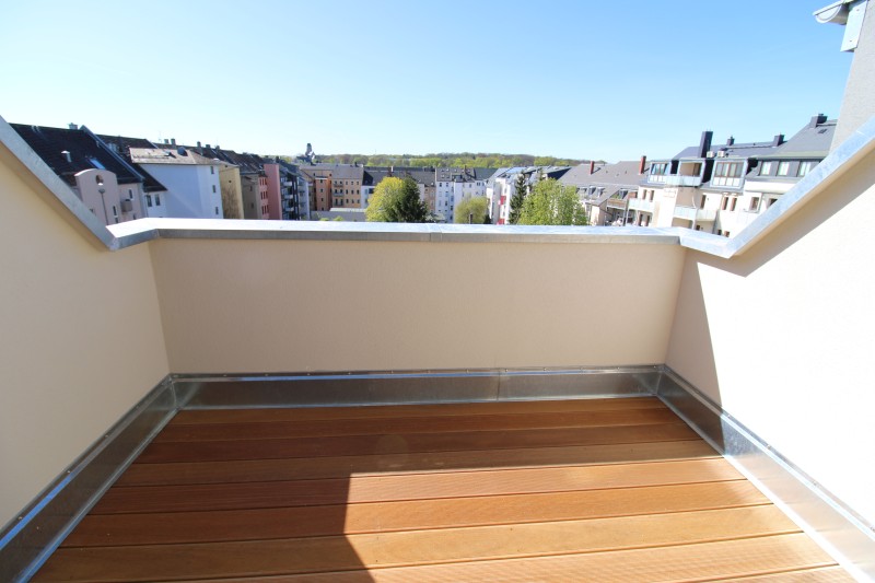 Erstbezug im Neubau: Exklusive Dachgeschosswohnung mit Loggia, Fußbodenheizung und Parkett! - Foto 2
