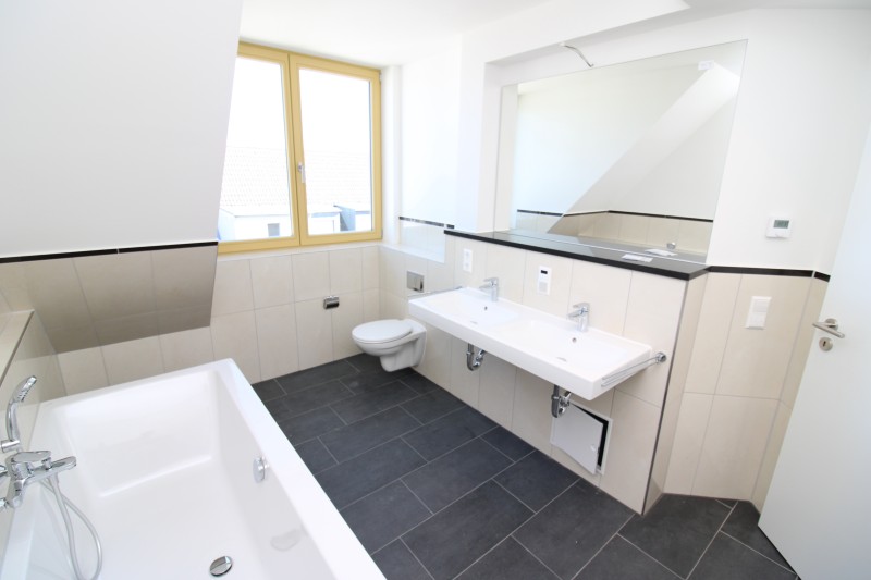 Erstbezug im Neubau: Exklusive Dachgeschosswohnung mit Loggia, Fußbodenheizung und Parkett! - Foto 1