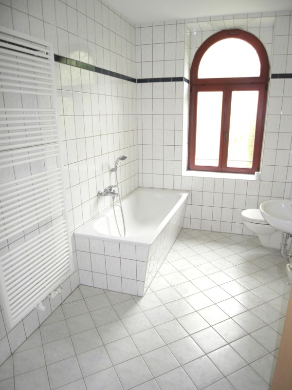 Helle, freundliche 3-Zimmerwohnung mit Laminatfußboden ! - Photo 2