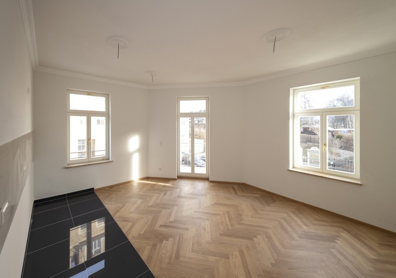 Helle 3-Zimmer-Wohnung im sanierten Altbau mit Loggia, Fußbodenheizung und Parkett! - Foto 1