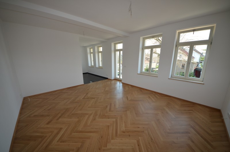 Hochwertig sanierte 5-Zimmerwohnung mit Parkett und Fußbodenheizung ! - Photo 2