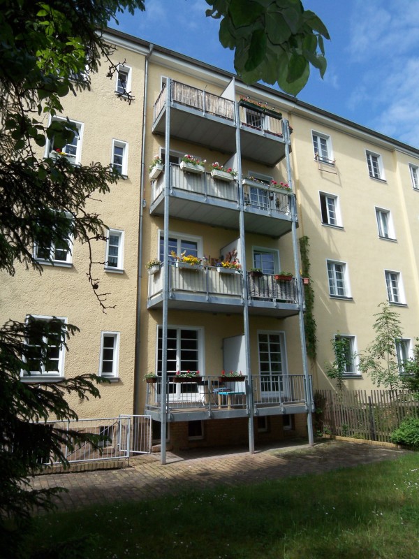 Sanierte Wohnung mit Balkon und neuer EBK im Leipziger Süden ! - Foto 2