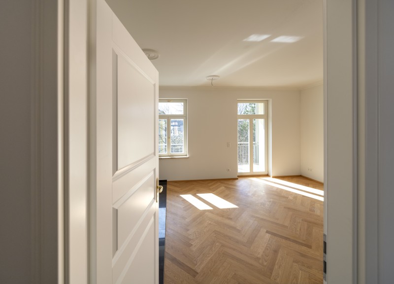 Hochwertig saniertes Objekt mit Fußbodenheizung und Parkettboden ! - Photo 1