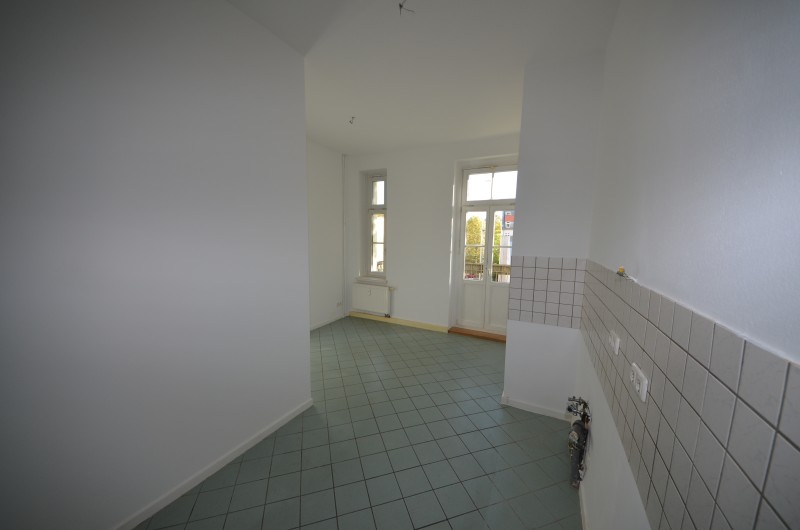 Denkmalgeschützter Altbau – 3-Zimmerwohnung mit Balkon, neuer EBK und Parkett ! - Foto 2