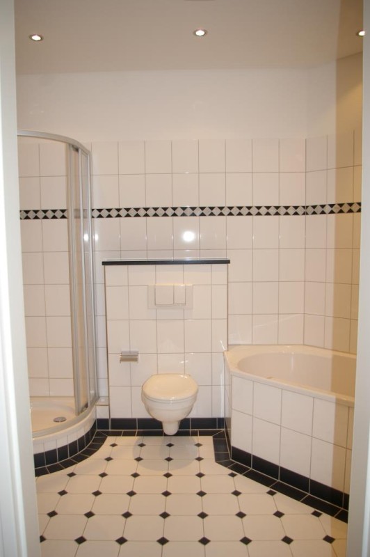 Helle 3-Zimmerwohnung mit Balkon und Parkettboden in Zentrum-Nord ! - Photo 2