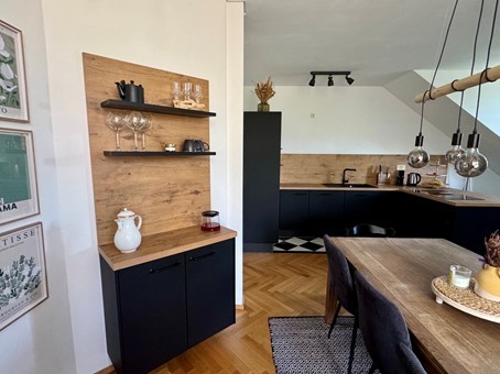 Sanierter Dachgeschosswohnung im denkmalgeschützten Altbau mit Terrasse/PARKETT/FuboHeizung - Photo 2