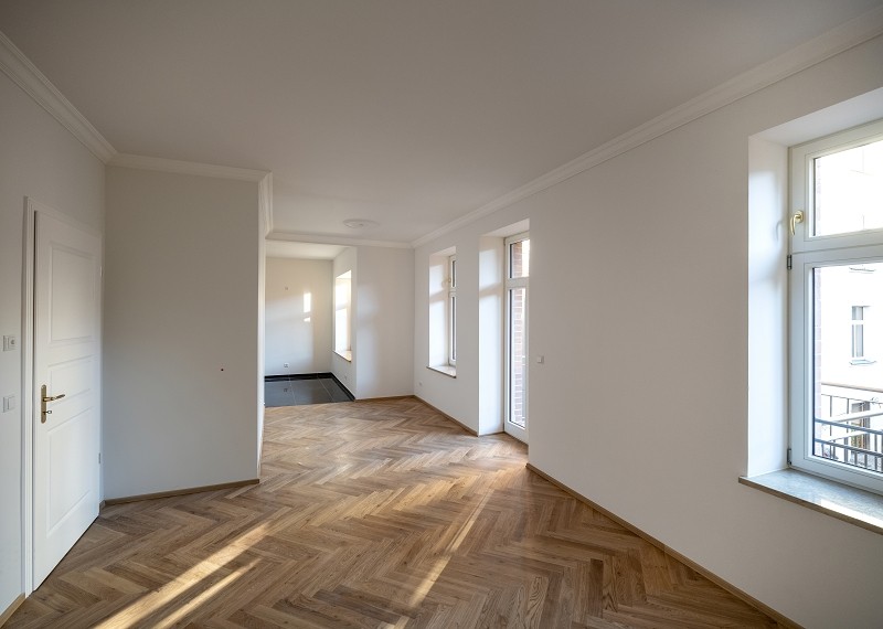 Denkmalgeschütztes Objekt mit Fußbodenheizung, Parkett, Gartenanteil und Aufzug ! - Foto 1