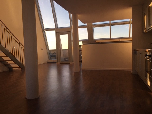 Traumhafte City-Wohnung im DG mit Weitblick ! - Photo 1