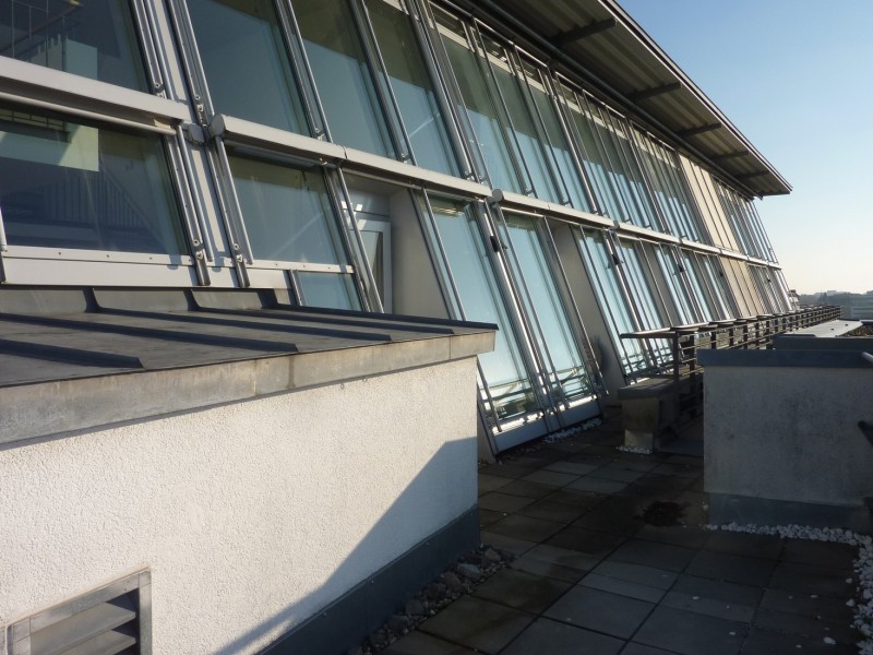 Traumhafte City-Wohnung im DG mit Weitblick ! - Photo 5