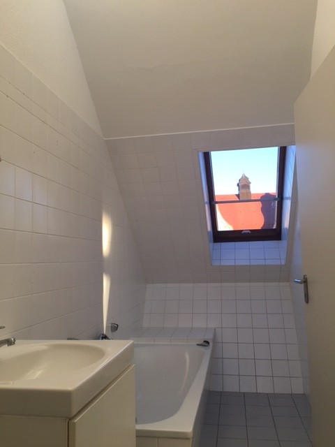 Traumhafte City-Wohnung im DG mit Weitblick ! - Photo 3