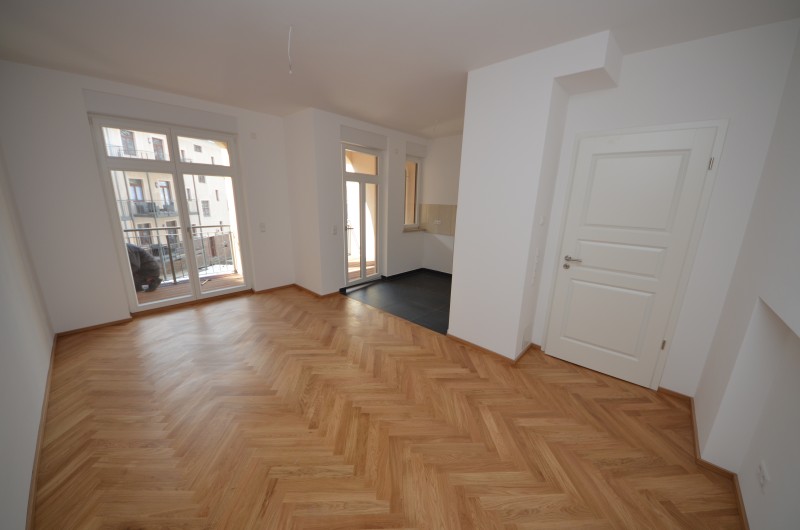 Moderne 2-Zimmer-Wohnung im Lindenhof – Fußbodenheizung, Balkon und Parkettboden ! - Photo 1