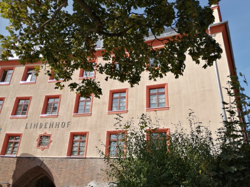 Moderne 2-Zimmer-Wohnung im Lindenhof – Fußbodenheizung, Balkon und Parkettboden ! - Photo 4