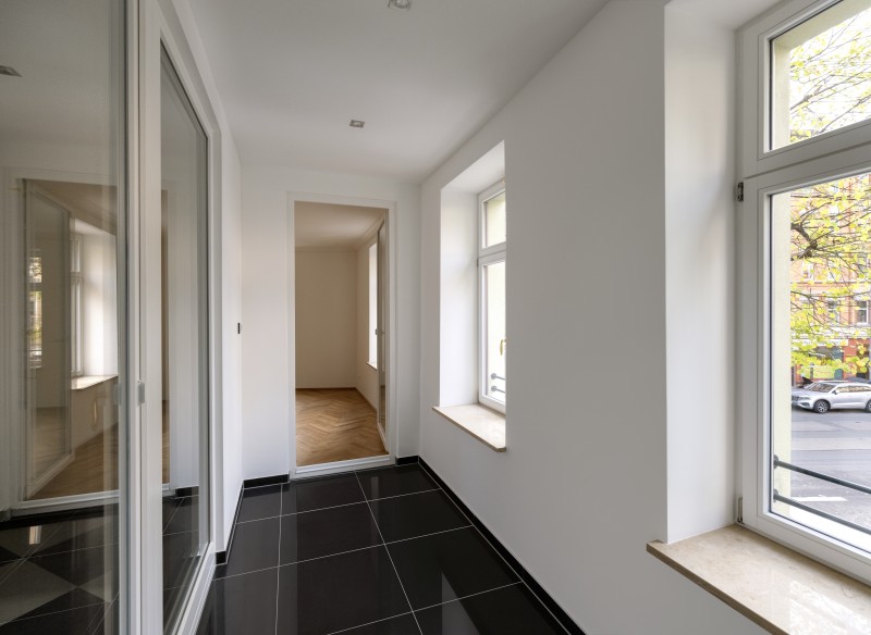 Hochwertig sanierte 2-Zimmer-Wohnung mit Wintergarten im traumhaften Altbau ! - Foto 3