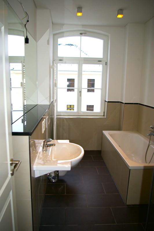 Dachgeschoss – 2-Zimmer-Wohnung im sanierten Fabrikgebäude mit Loggia ! - Photo 2