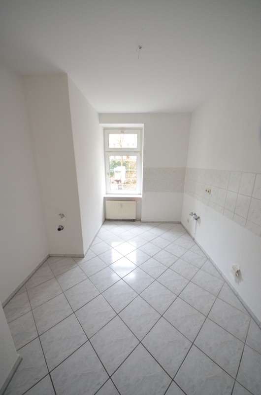 Sanierte Altbauwohnung Laminatboden und Balkon im ruhigen Hofgebäude! - Foto 3