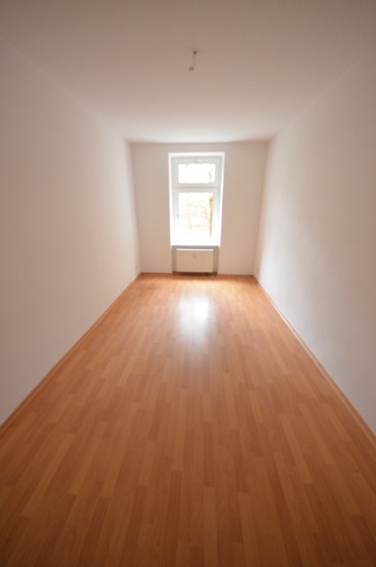 Sanierte Altbauwohnung Laminatboden und Balkon im ruhigen Hofgebäude! - Foto 2