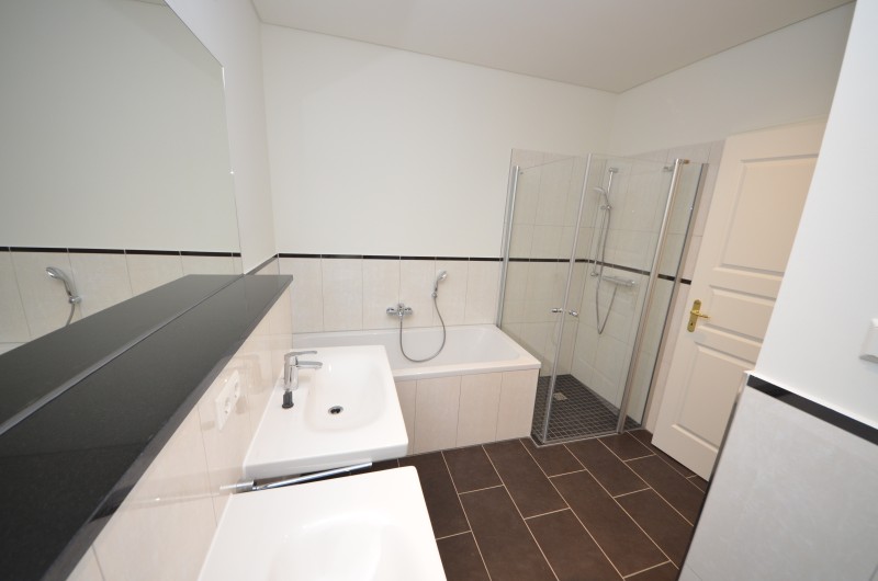 Historischer Charme modern saniert: Altbauwohnung mit Fußbodenheizung & 2 Balkonen - Foto 3