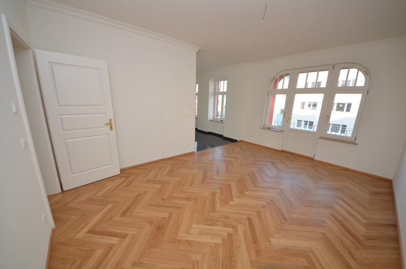 Historischer Charme modern saniert: Altbauwohnung mit Fußbodenheizung & 2 Balkonen - Foto 1
