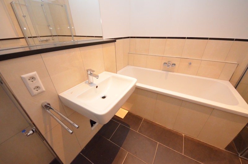 Hochwertig sanierte Wohnung in der ehemaligen Kunstdruckanstalt Dr. Trenkler – Co ! - Foto 2