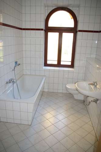 Helle, freundliche 2-Zimmerwohnung mit Laminatfußboden ! - Photo 2