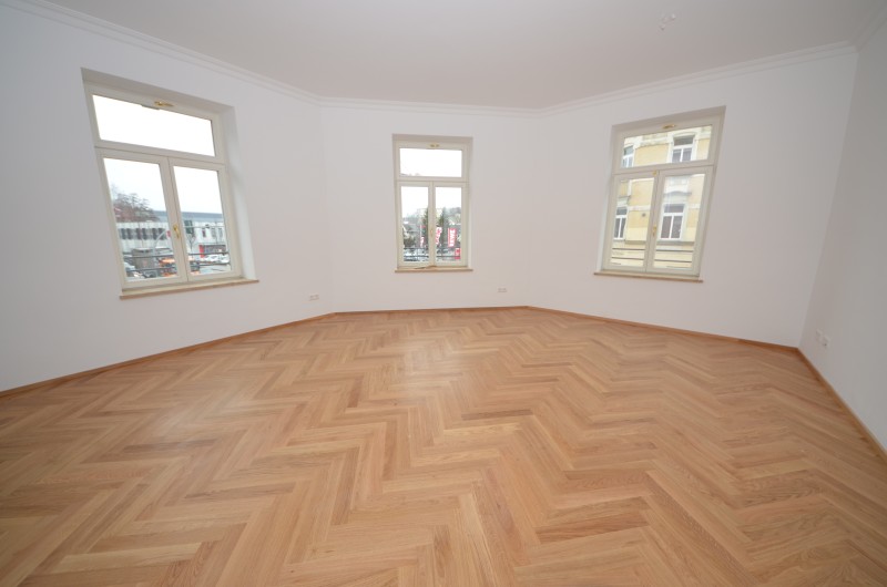 Sanierter denkmalgeschützter Altbau mit BALKON/PARKETT/FuboHeizung ! - Foto 2