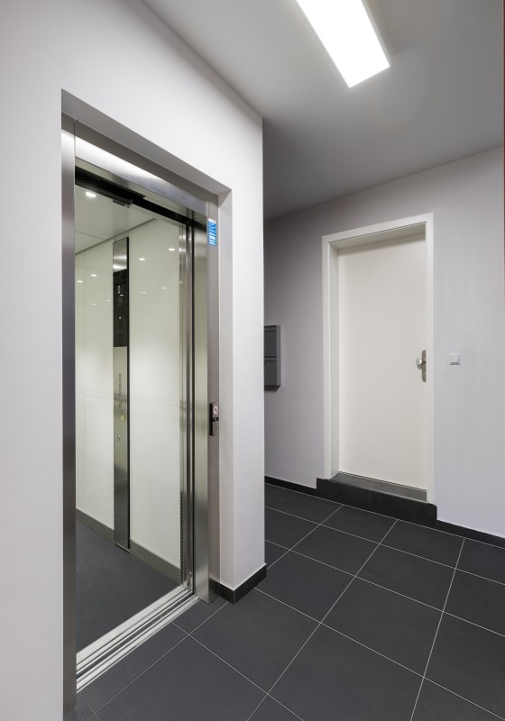 Dachgeschoss-Neubau-Wohnung mit Loggia ! - Photo 5