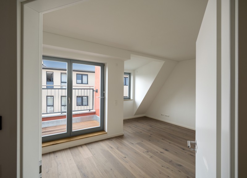 Dachgeschoss-Neubau-Wohnung mit Loggia ! - Photo 4